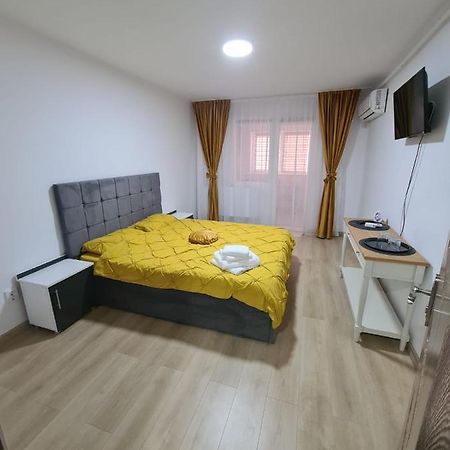 Garsoniera Luxury Kevin Apartment Pitesti Exterior photo