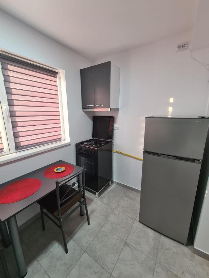 Garsoniera Luxury Kevin Apartment Pitesti Exterior photo